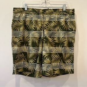 NWT Kirkland Signature Men’s XL Green Board Shorts Quick-Dry Swimwear swim leaf